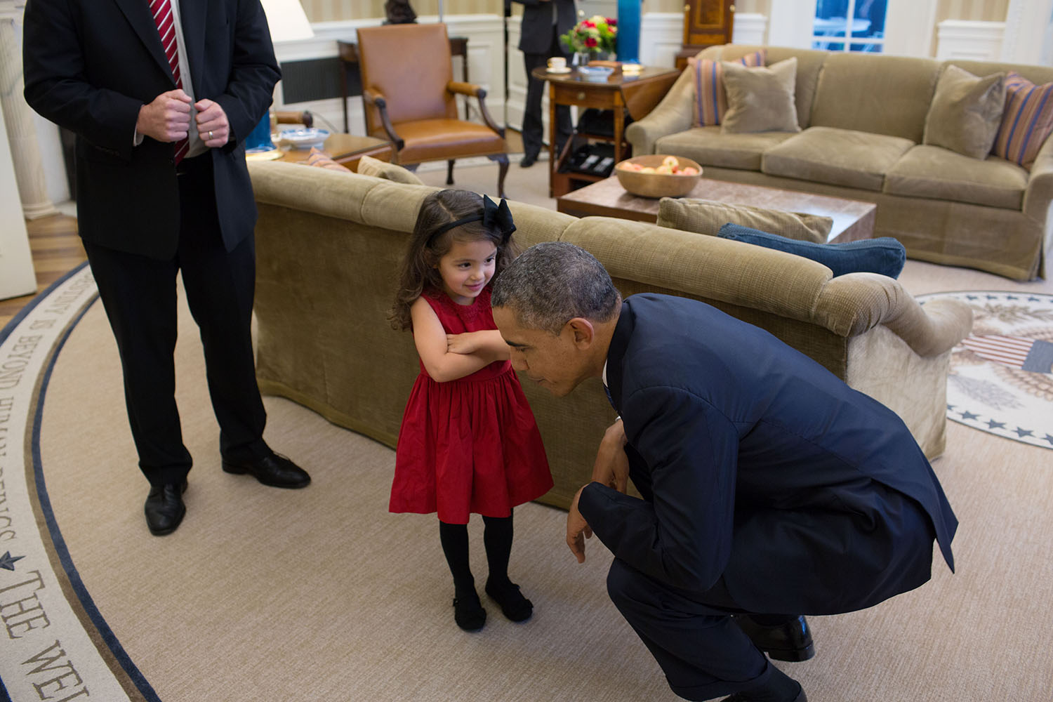 niña hablando con Barack Obama